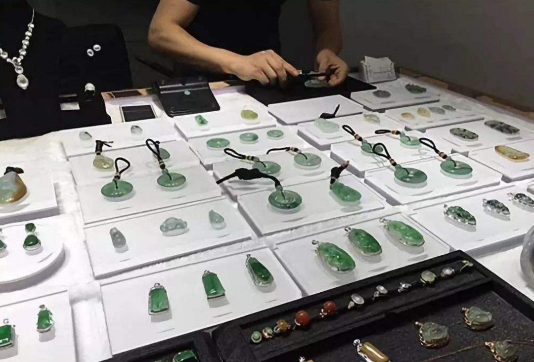 蜜蜡|翡翠原石中的棉，原来这么来的