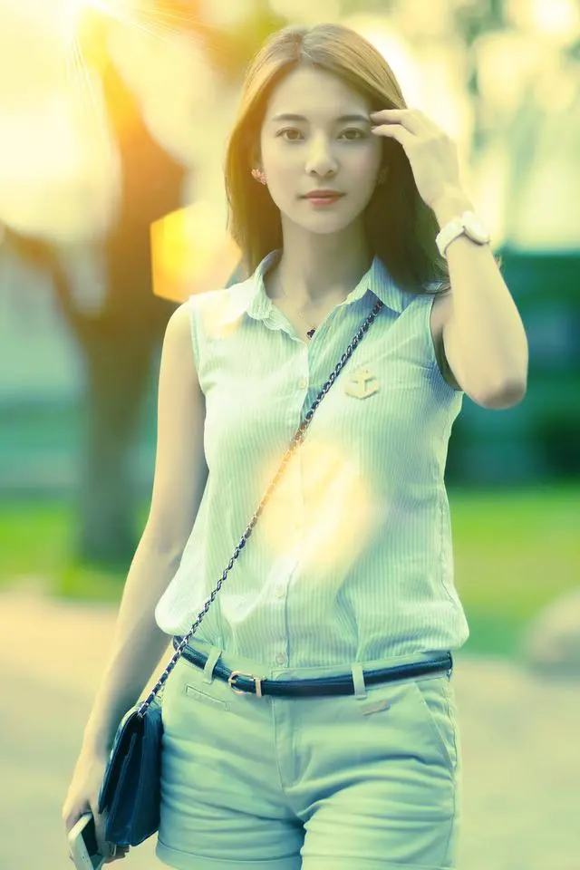 于浩讲故事|我喜欢四下无人的街,黯淡无光的夜,素昧平生的风,无处停留的目光,还有孤独时为了安慰自己说的谎