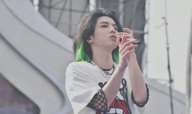 白举纲|恭喜！白举纲宣布婚讯，13届快男前三甲，感情生活大不同