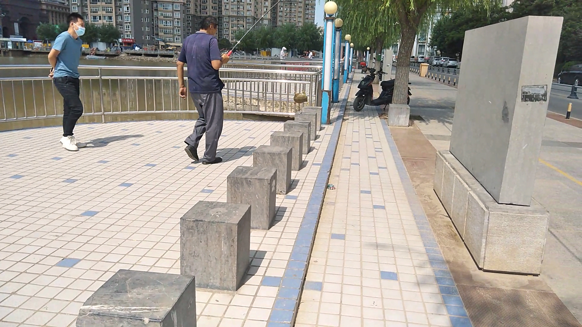 |在帝湖钓鱼，钓到一只野生甲鱼