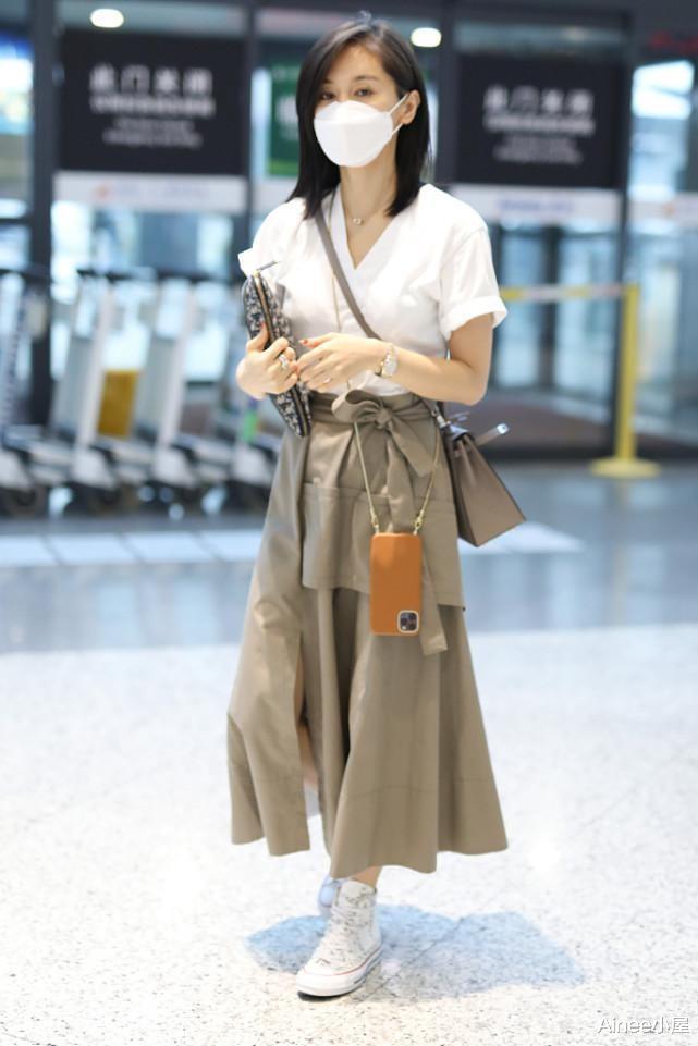 Ainee小屋|王子文真是“比例精”，身高1米59穿半身裙，四六分身材惹眼