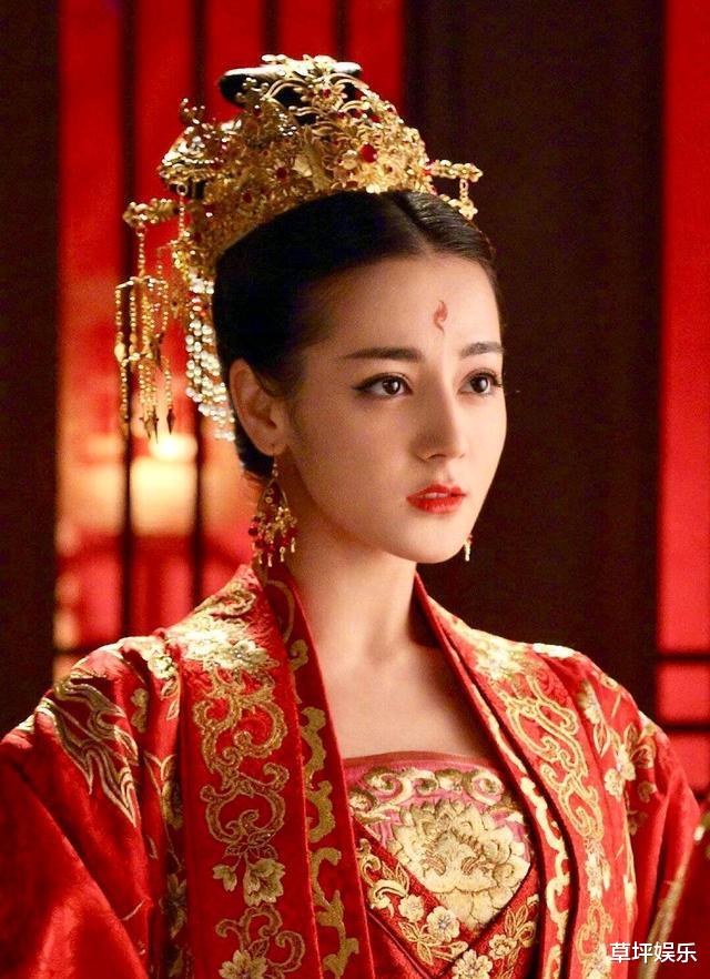 陈钰琪|古装新娘谁最美？唐嫣女王范，陈钰琪头上凤冠似螃蟹