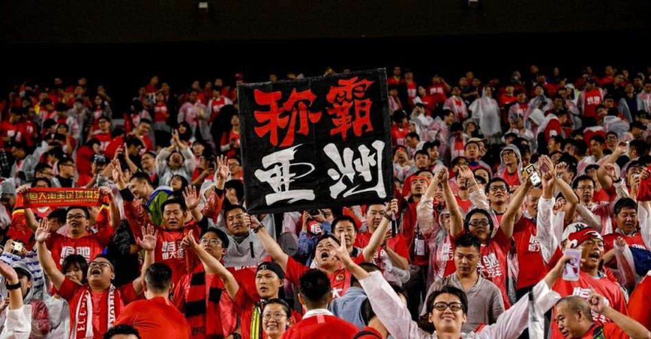 男儿志在远方|3万锐减到7千!中超的遮羞布,昨晚被无情撕下,足协还要画饼吗?