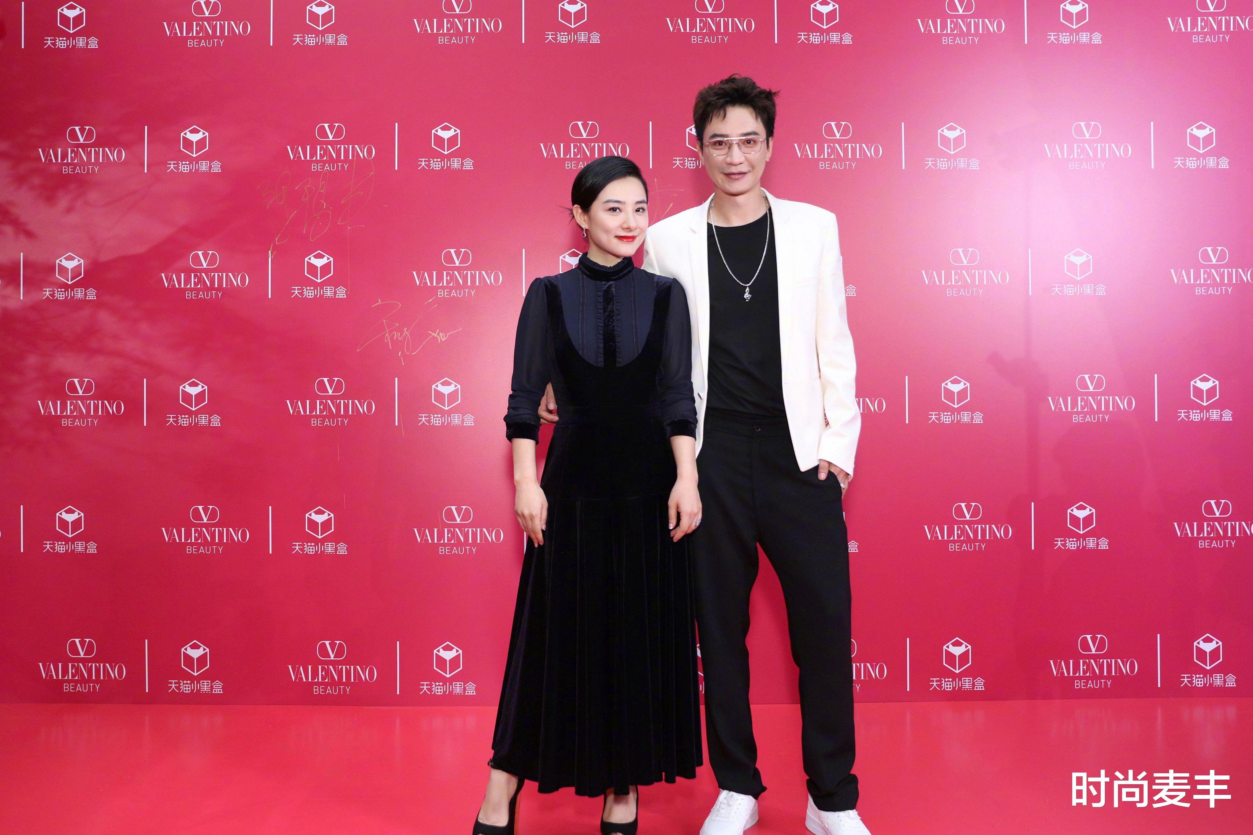 时尚麦丰|刘璇和老公七夕情人节写真，黑白拼接连衣裙，知性优雅