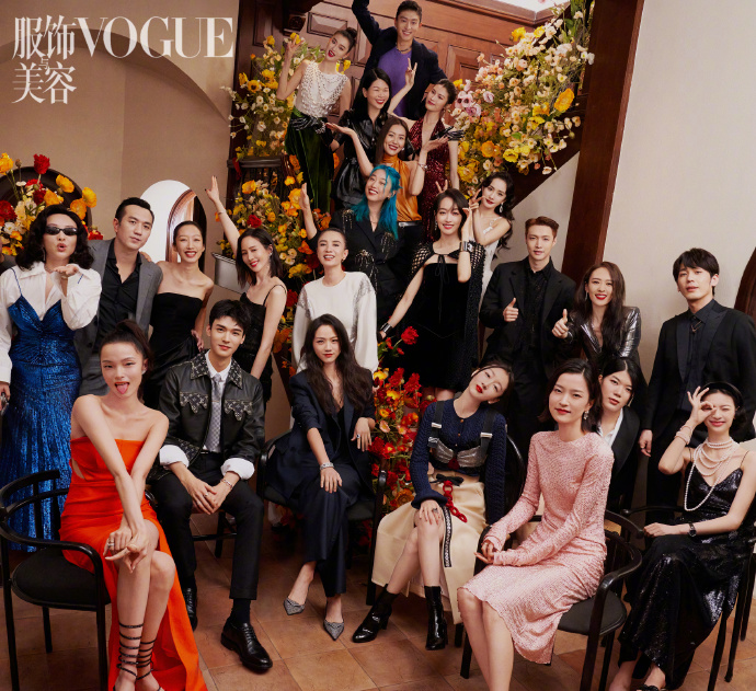 龚俊|VOGUE大合影：汤唯和周冬雨共享C位，杨幂和张艺兴站在一起很抢镜