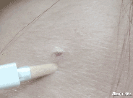 遮瑕|建议女人：不管多老出门尽量化淡妆，教你4顺序，简单又漂亮