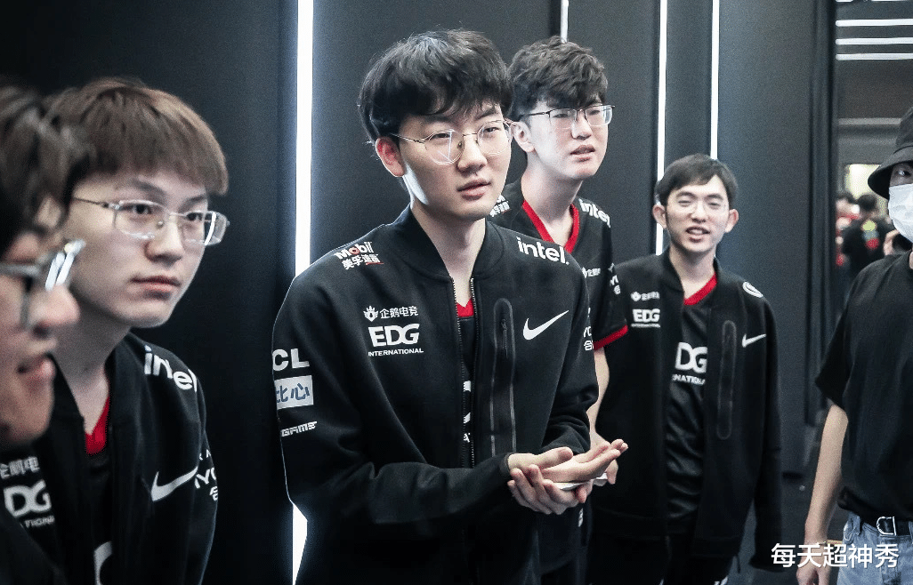 perkz|忽视Faker？Perkz畅谈小组赛，对LPL和LCK的看法不同