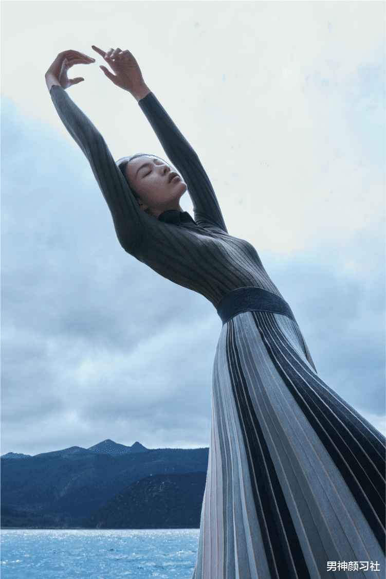 穿衣搭配|OVV穿搭讲堂：关于A CUP女生的高级感，是给衣服合理做减法