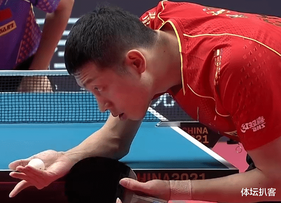 許昕|許昕出局后再遇恥辱！9-3領(lǐng)先遭大逆轉(zhuǎn)，場(chǎng)邊發(fā)呆，劉國(guó)梁黑臉