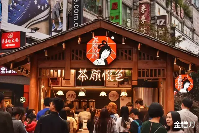 钢铁侠|被骂得比王力宏还惨！茶颜悦色人设翻车，到底是谁惯坏了？