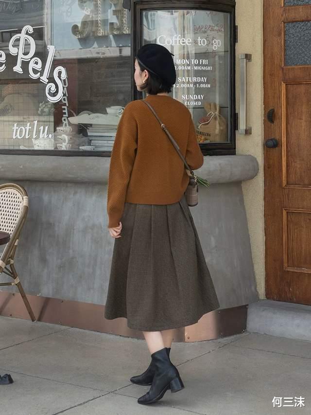 何三沫 步入中年的女人，可以试试这样穿下装，高端又洋气