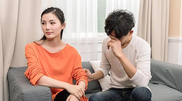 女子外出打工,却失联4年,如今突然带个孩子回家,要求丈夫负责