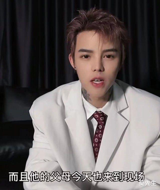 带货|网红称520万订婚女友，订婚现场秒变带货，三支口红50元谁敢用？