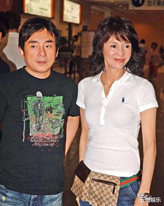 郑裕玲|64岁郑裕玲毅力惊人！2年晒100多张自拍，坚持分享不同日常穿搭