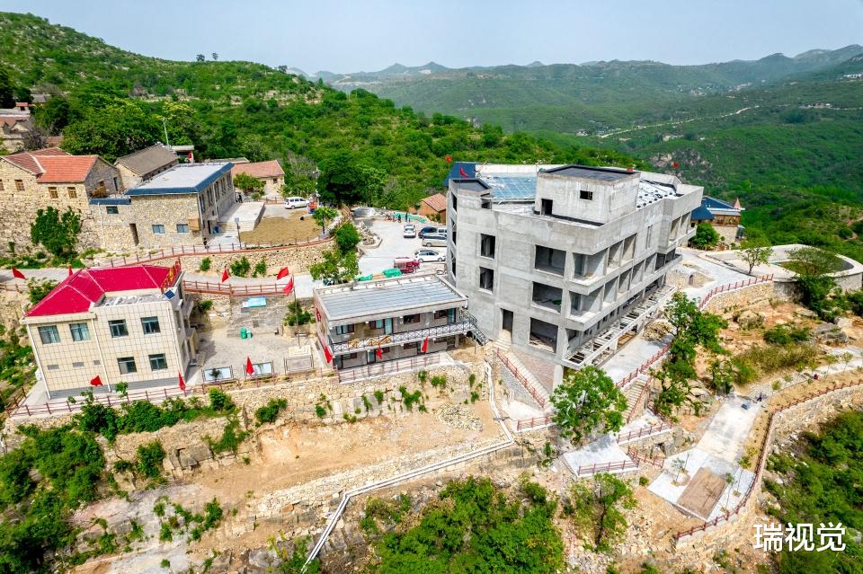 瑞视觉 云端之上的山村：多明清古建筑，被誉为“世外桃源”，新建游客接待中心，四层现代建筑已封顶