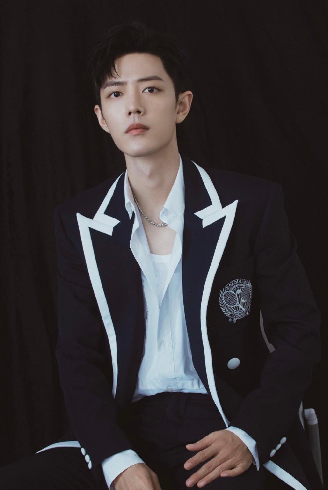 肖战|肖战挑染蓝发宛如海神，六点平衡被赞六边形战神