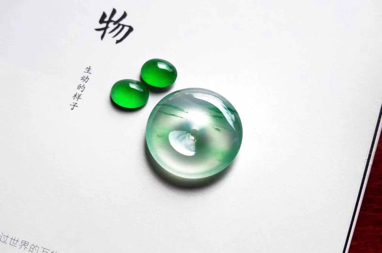 翡翠|在翡翠行话里什么是“起莹光”，“胶感十足”又是指什么？你们真的了解吗？?