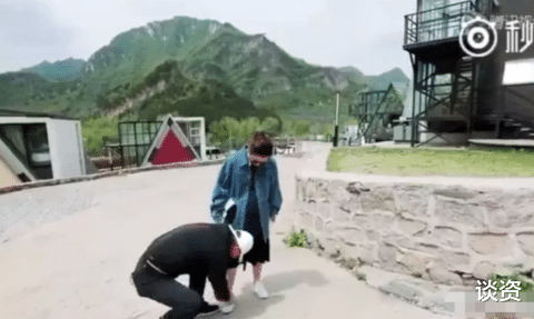 陈建斌|陈建斌好会，打印了一本诗集送蒋勤勤，浪漫到让人忘了他懒得不行