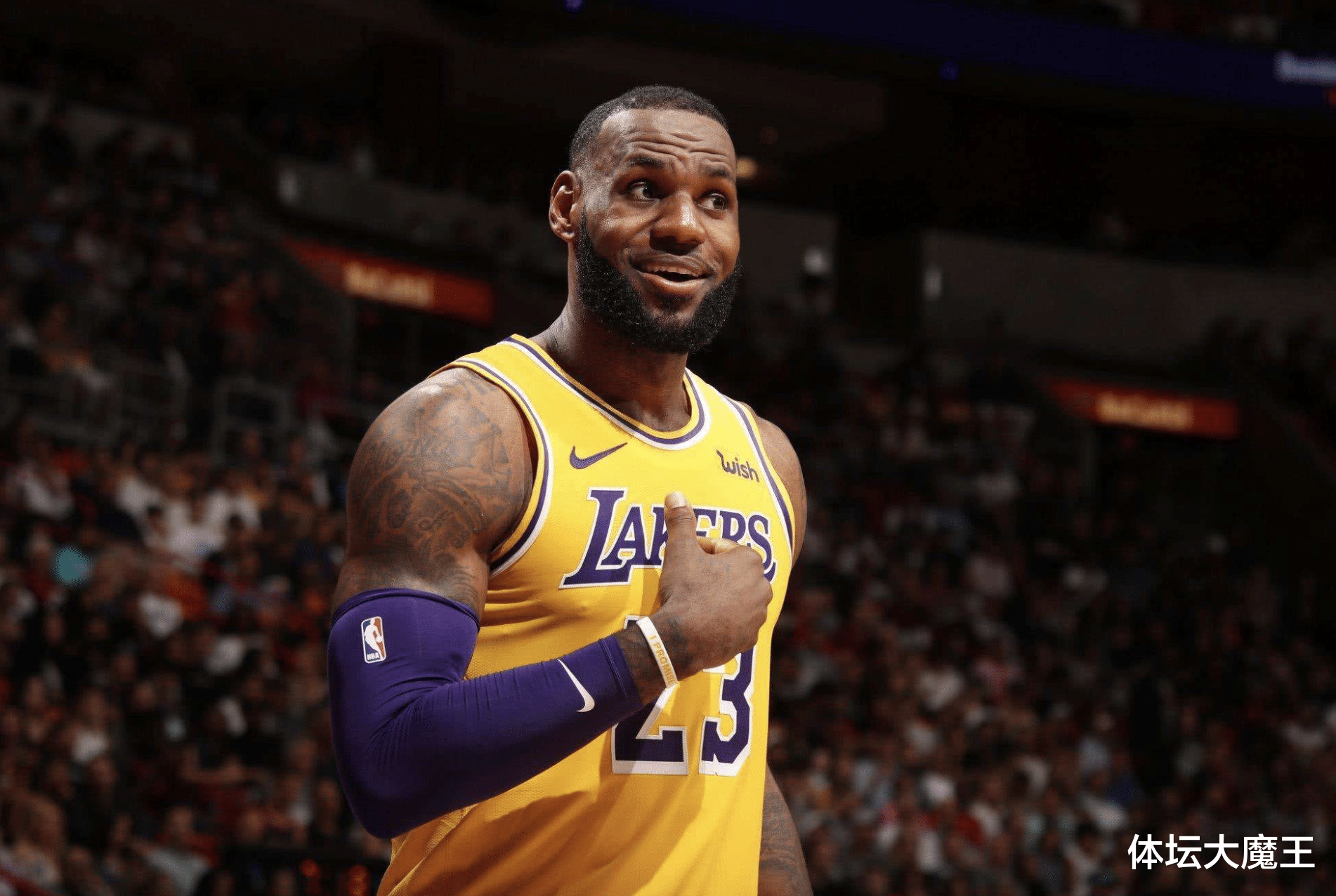 勒布朗·詹姆斯|韦德：湖人可以裁掉詹姆斯了，征战联盟18年他都没进步过！