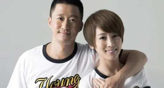 娱乐圈|她曾为嫁入豪门抛弃吴京，脚踏两只豪船翻车，如今沦落成鱼贩子