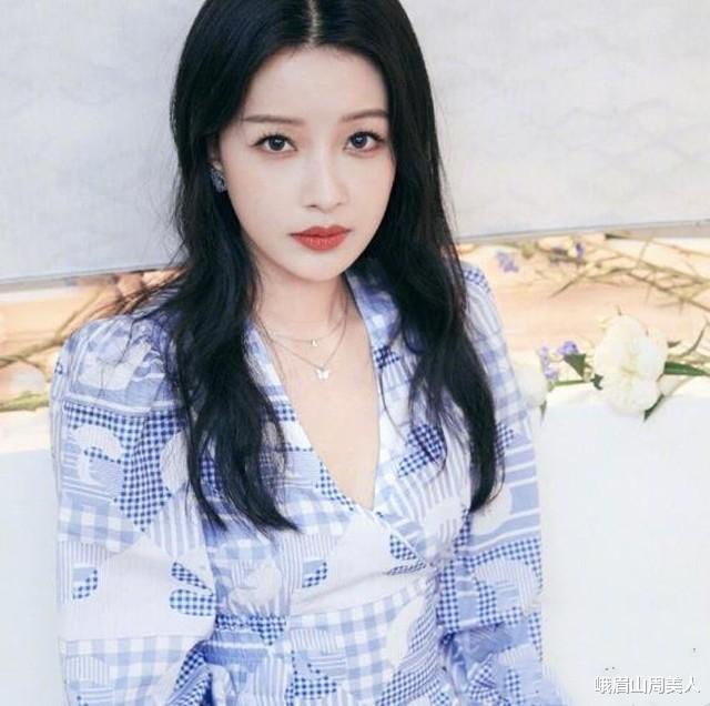 芦笋|为什么女人头发越卷越显老？关键在于这3点，跟年龄关系不大