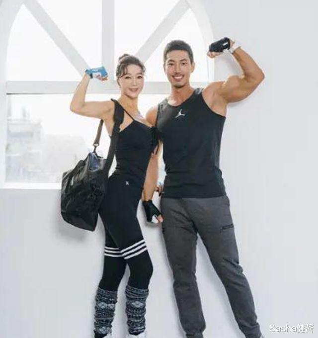 郭麒麟|64岁韩国阿姨与儿子同登杂志，面容姣好宛若少女，这项运动常坚持