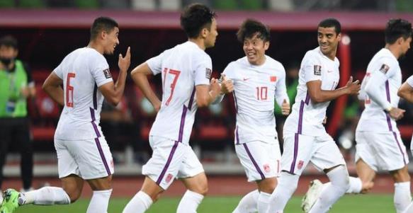 国足|国足7-0揪出最水边卫！身材瘦弱、技术粗糙，只会传中，还传不准