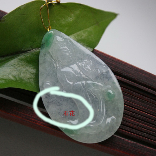 翡翠|翡翠的「净度」有多重要？直接跟价值挂钩！