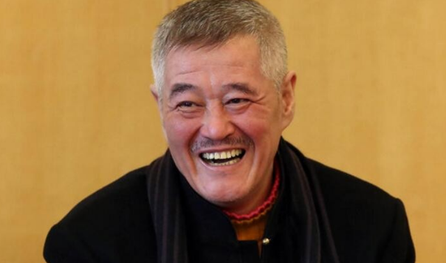 赵本山|赵本山资产全部打水漂？私人飞机成累赘，马丽娟或是人生赢家！