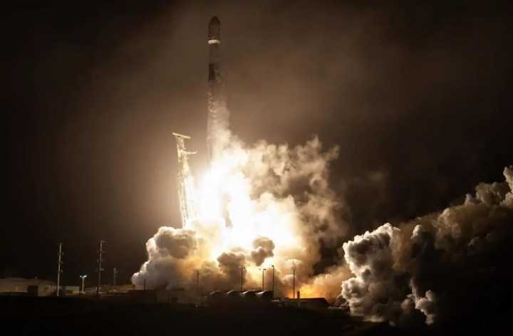人类首次拦截小行星!NASA发射“飞镖”探测器,将迫使小行星变轨