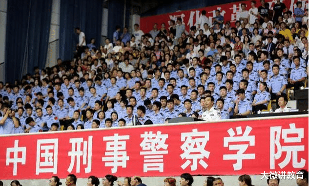 大学生|大学神仙专业火了，大三分配一只狗，大四就业不用愁，你心动了吗