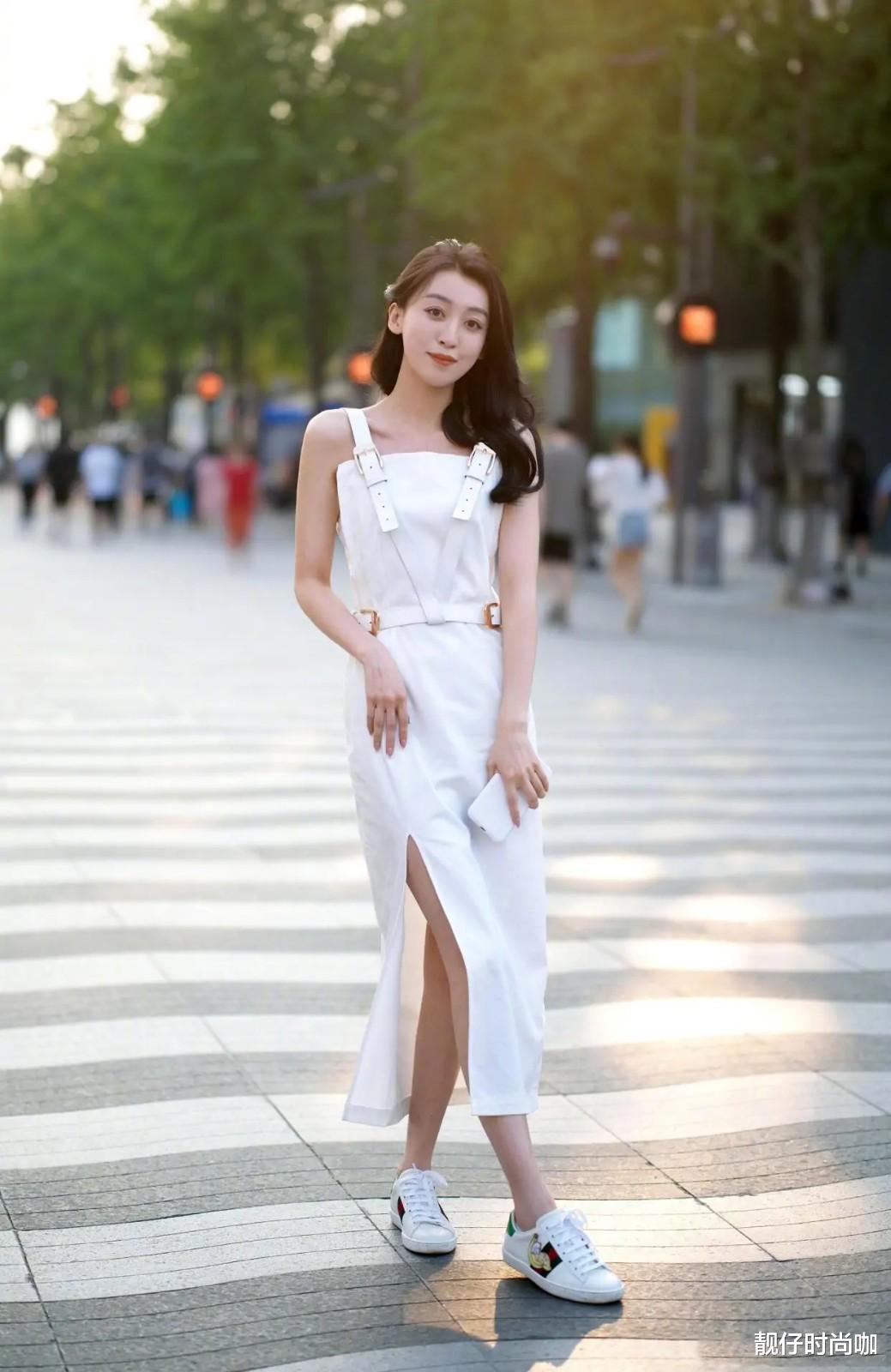 靓仔时尚咖|百搭单品小白鞋永不过时！学会这样穿搭，轻松化身时尚达人！