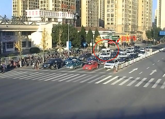 绍兴新昌这三辆私家车集体闯红灯!交警:不处罚!表扬