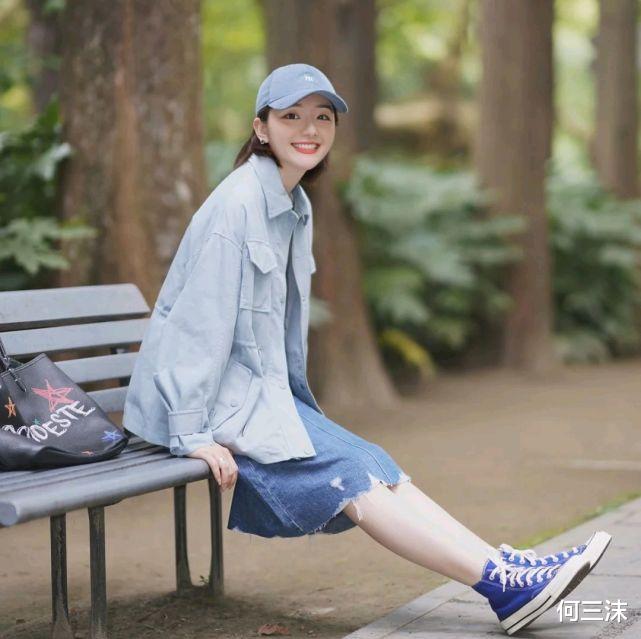何三沫|秋季穿搭可以选择休闲款，简单基础的服装款式，也能诠释女性的美