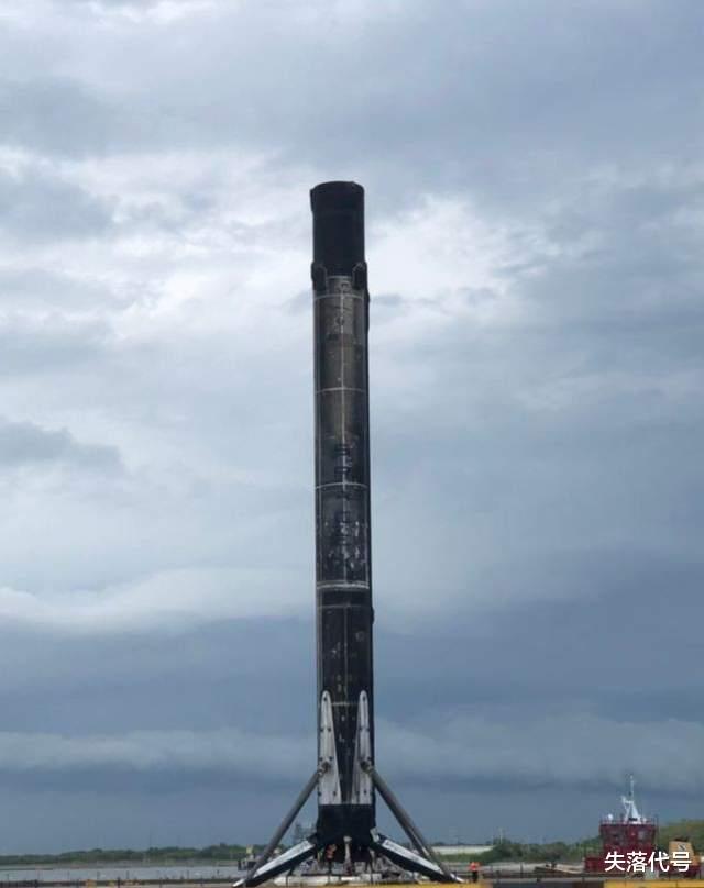 Spacex黑乎乎的11手火箭发射成功,下个月的星舰首次轨道飞行靠谱吗?
