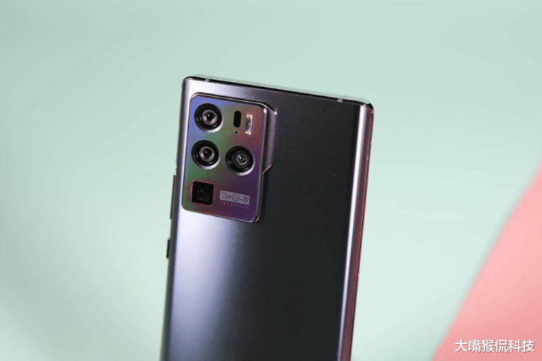 交易 屏下摄像头+20G运存,中端手机市场产品,价格亲民