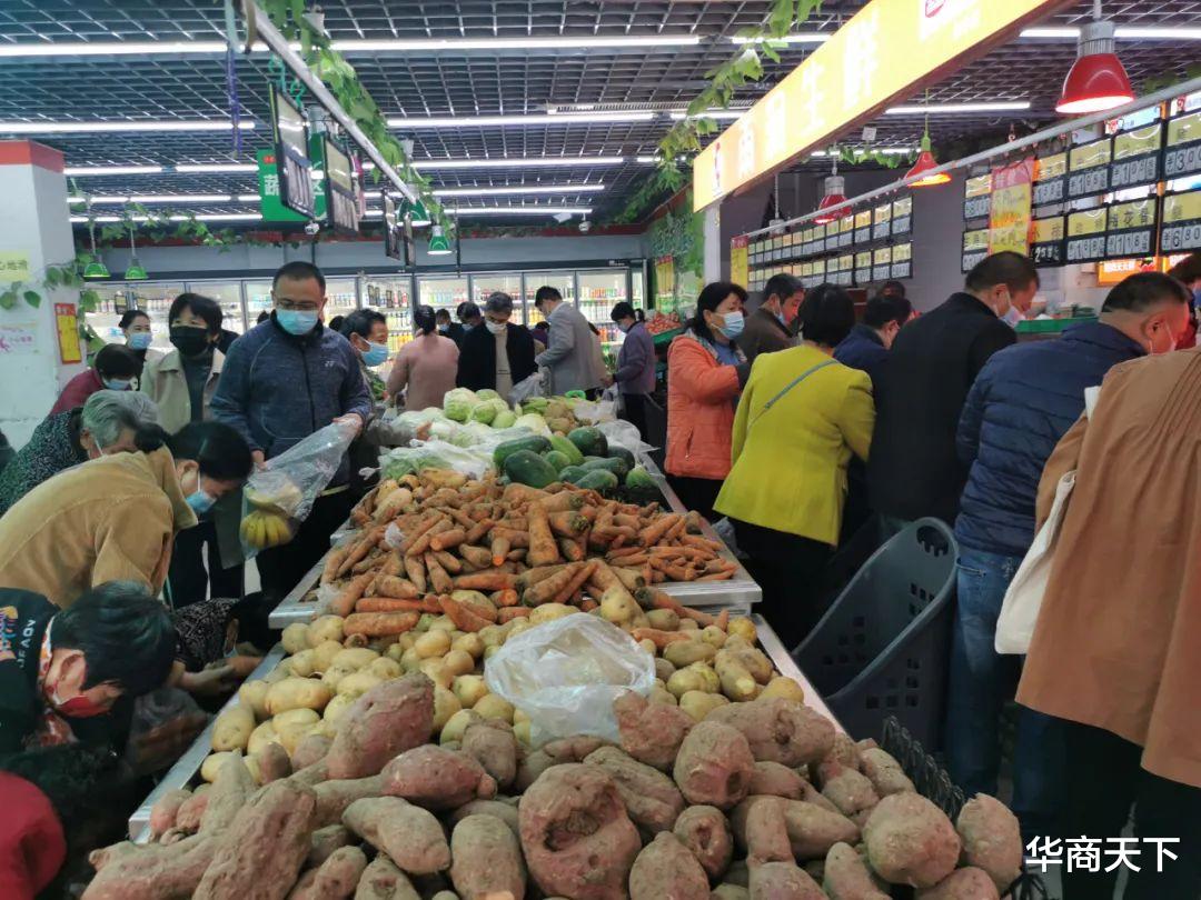 超市也蒙圈,这怎么了?积压的库存抢光了,连备战双11的也卖完了