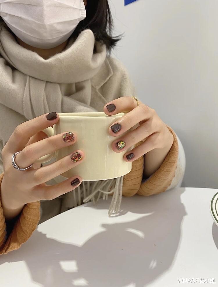 美甲|2021新年美甲，好看不俗气，谁见了都得夸一句