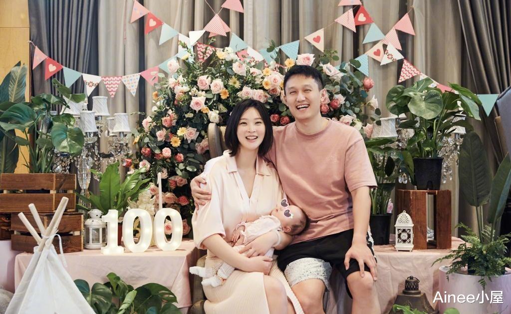 运动 惠若琪一家三口好幸福，梳短发穿睡衣裙有明星气质，不像30岁的人