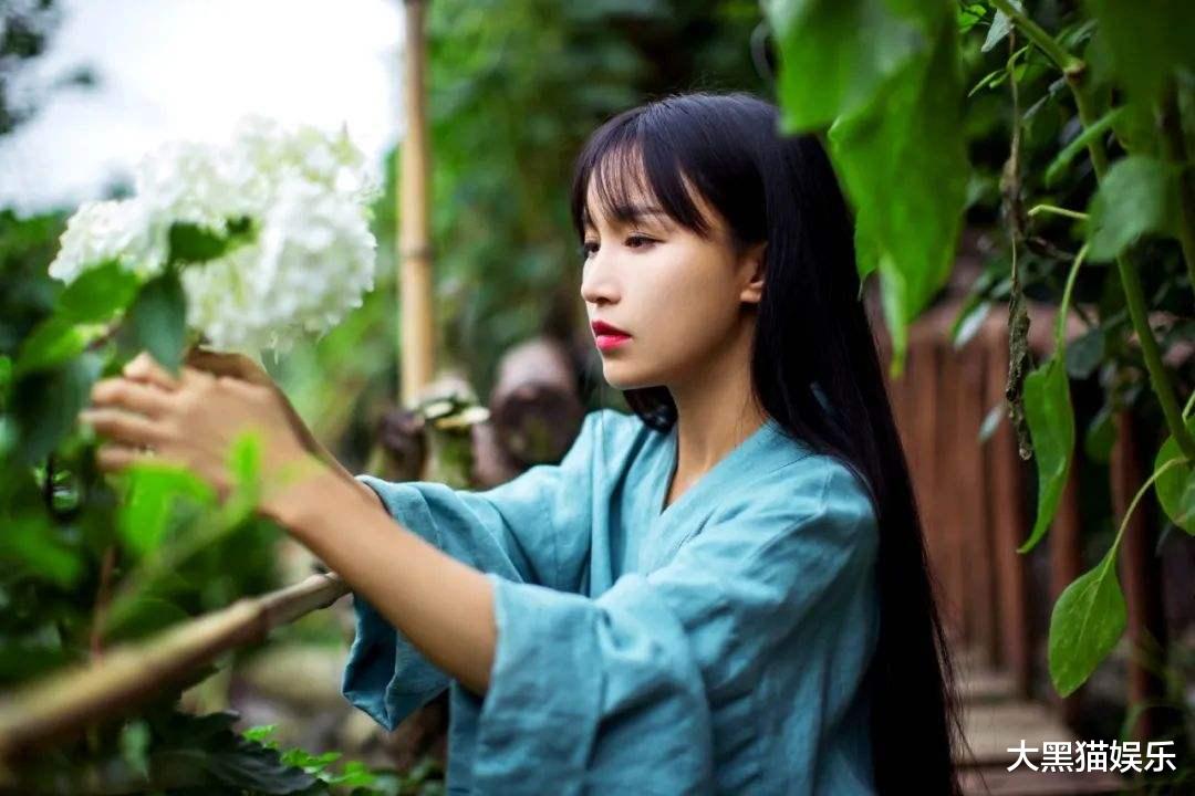 央视|8位被央视点名的网红：4位月入百万遭封杀，辛巴捐1.5亿洗白