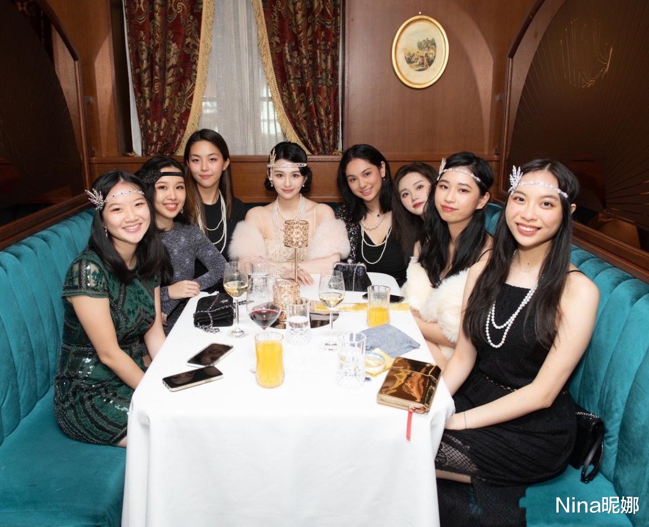 玛丽苏|邱淑贞终于开窍！穿礼服裙被吐槽不如妈，22岁花瓶身材似妈妈翻版