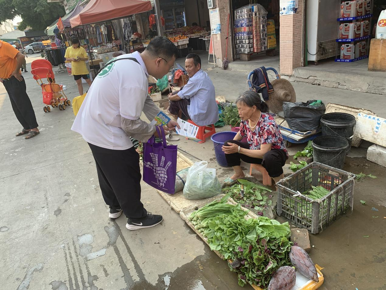 创新思路工作 我为群众办实事，禁毒宣传进商铺