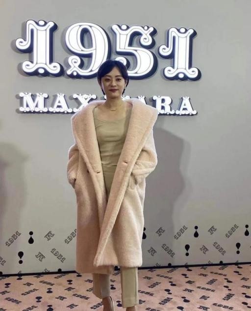 孙俪|孙俪要温度不要风度，穿3万大衣配皱巴巴的秋衣打底，全靠气质撑