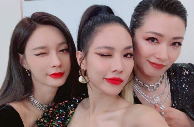 芒果台|2021综艺年榜，芒果前10占7，《披哥》夺亚，与冠军差73亿播放！