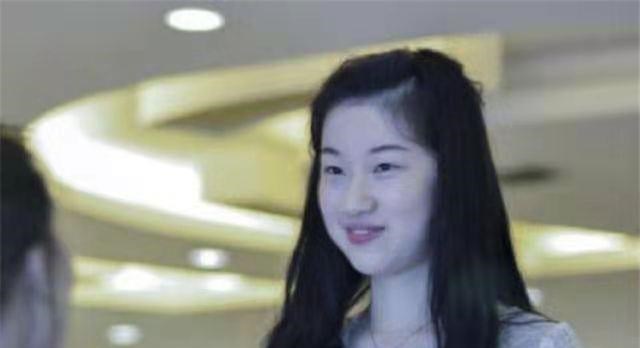 刘亦菲|19岁少女花百万整成刘亦菲，连名字也高仿，如今23岁现状如何？