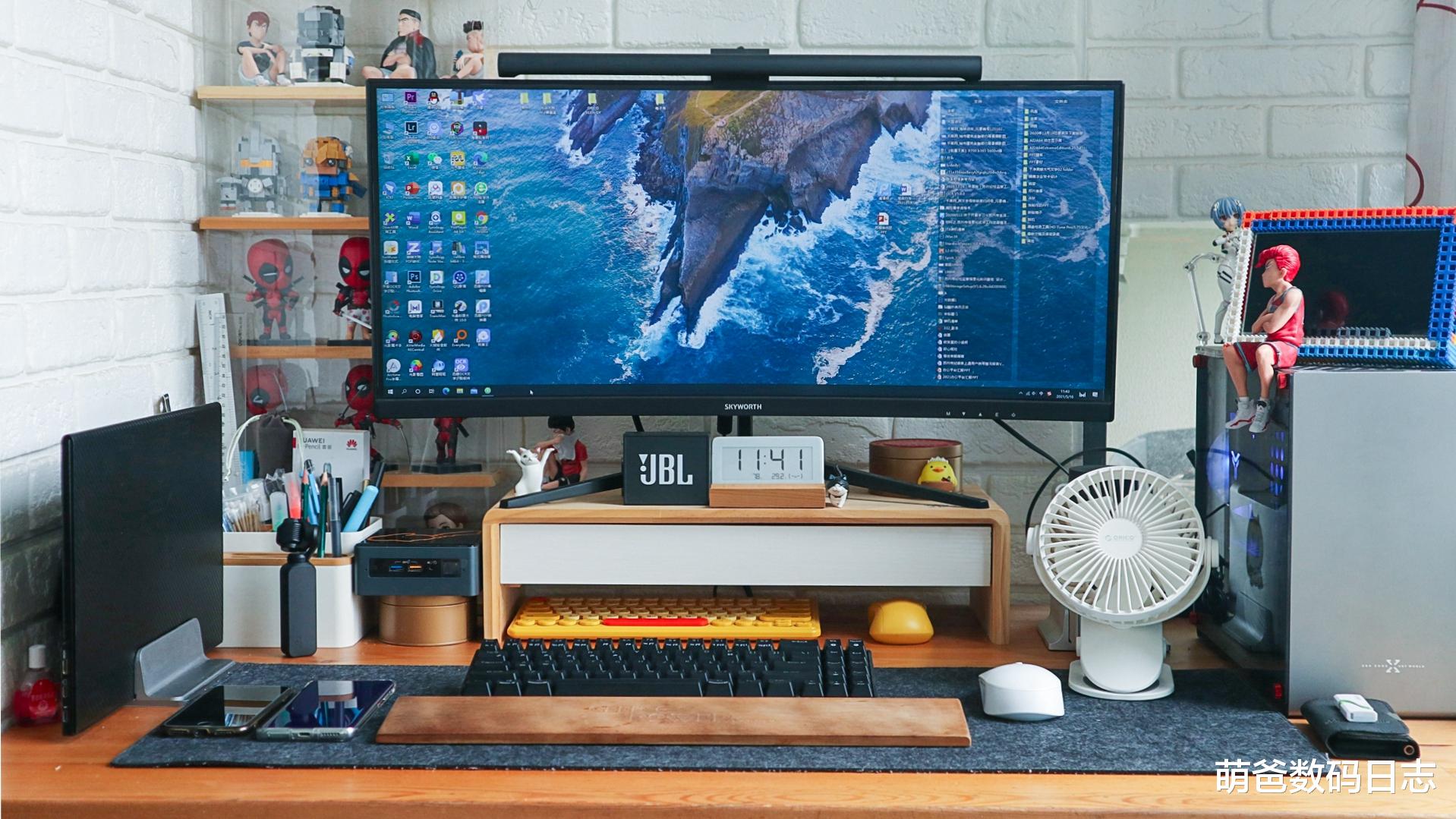 萌爸数码日志 晒晒一只小社畜的家用办公桌面