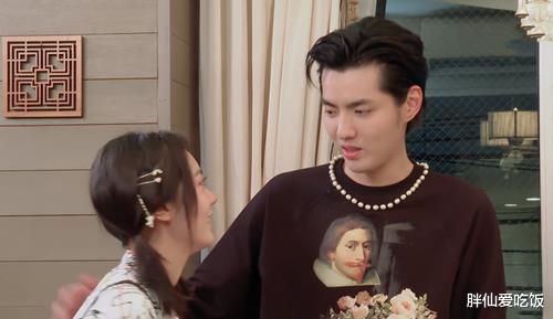 李嫣|赵今麦长大了！穿丁字连体裤游泳，“葫芦身材”圈粉吴亦凡