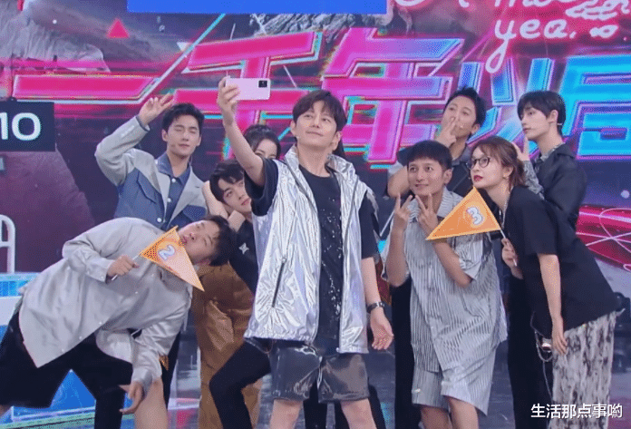 杨洋|果然颜值高的人不适合开美颜，杨洋的脸都被磨皮的像网红了