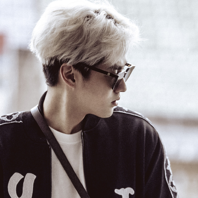 吴亦凡|男星吴亦凡女友系03年小女生？网友称其已分手，私密照曝光