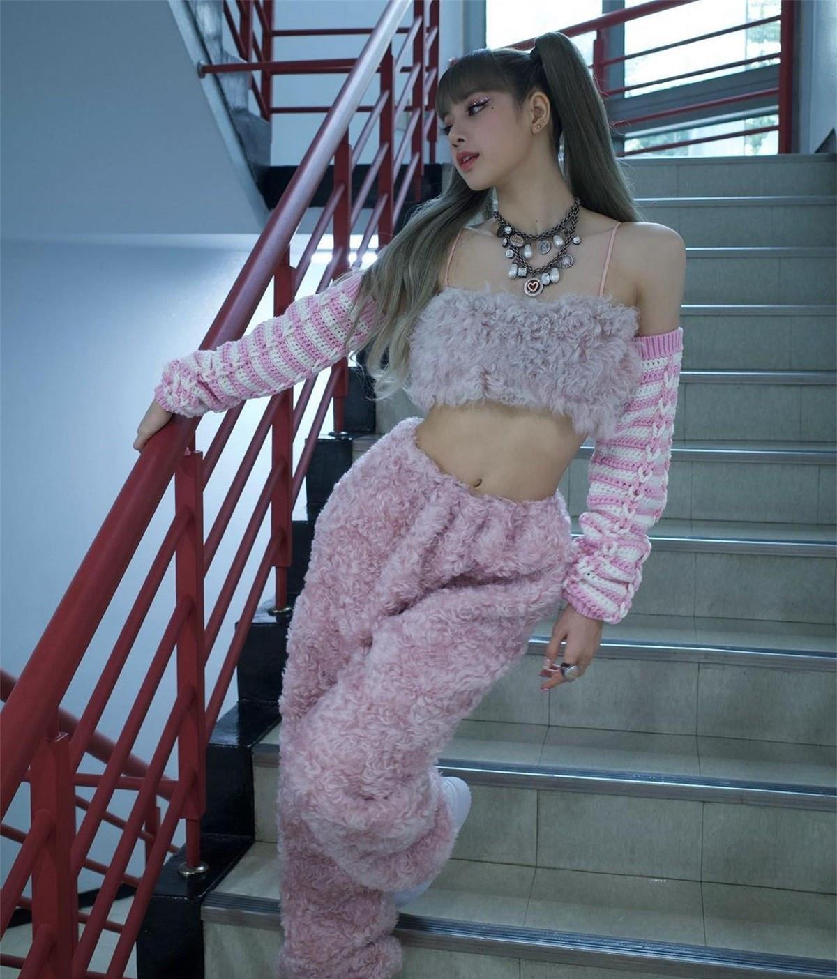lisa|BLACKPINKLisa为自己的辫子引起的争议，向粉丝道歉！